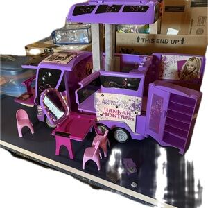 Hannah Montana Rockin’ Tour Bus